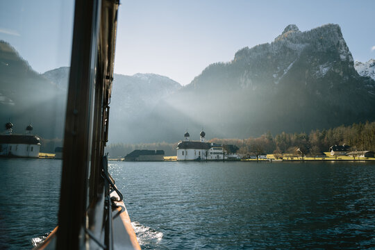 Blick vom Schiff auf Bartholom&auml; am K&ouml;nigssee