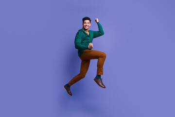 Fototapeta na wymiar Photo of attractive nice man wear trendy outfit clothes rejoice celebrate special black friday sale isolated on violet color background