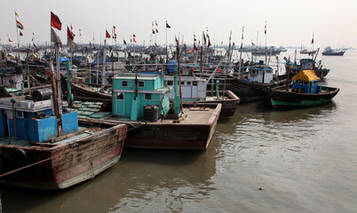 Fototapeta na wymiar Fishing boats, Ferry Wharf, Bhaucha Dhakka, Mazgaon, Mumbai, India