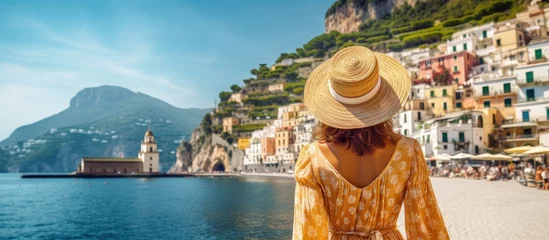Foto op Plexiglas Positano strand, Amalfi kust, Italië Tourist girl admires stunning Amalfi Coast in Italy copy space image