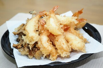 マイタケとエビの天ぷら盛り合わせ