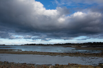 Paysage du soir à Port-Blanc Penvénan en Bretagne-France