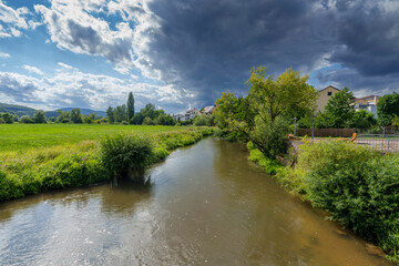 Die Fränkische Saale bei der Weinstadt Hammelburg, Landkreis Bad Kissingen, Unterfranken, Franken, Bayern, Deutschland