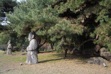 아산 전통문화전시장 정원에 있는 돌석 풍경입니다