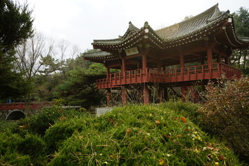 Obraz premium 아산 전통문화재 전시관 정원풍경입니다