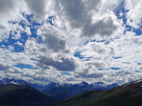 Cloudscape over Norwegian mountains - The Sunnmore Alps

Skyer over Sunnm&oslash;rsalpene, fjell,  p&aring; Vestlandet