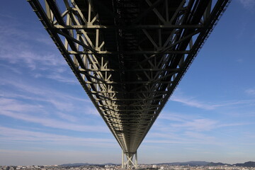 空を分かつ大橋