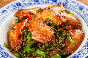 Chicken wings with rattan pepper