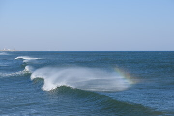 波でできた虹　Rainbow made by waves