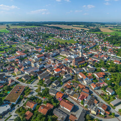 Fototapeta na wymiar Die Marktgemeinde Frontenhausen in Niederbayern von oben
