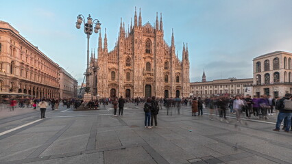Obraz premium Panorama showing Milan Cathedral and Vittorio Emanuele gallery timelapse.