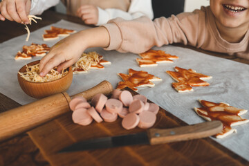 Child making pizza in the shape of a Christmas tree, activity idea