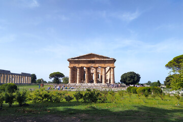 Fototapeta na wymiar Antico tempio in Paestum