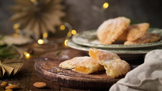 A crescent-shaped pastry whose filling is made of eggs and almonds wrapped in crispy dough, cut in an artisanal way and sprinkled with sugar.