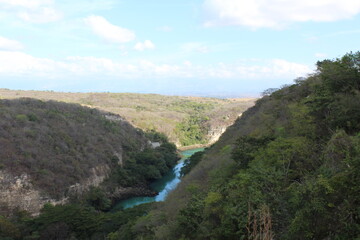 Fototapeta na wymiar View of a Waterfall in chiapas mexico