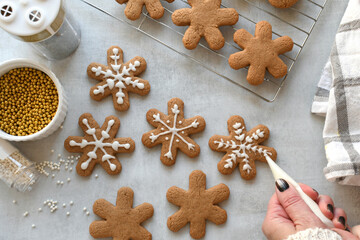 Fototapeta na wymiar Decorating snowflake cookies for a winter holiday party 