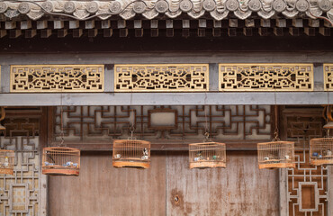 Naklejka premium Chinese traditional birdcage hanging on roof. Beijing, China