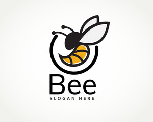 Simple circle flying bee logo design template illustration inspiration - obrazy, fototapety, plakaty