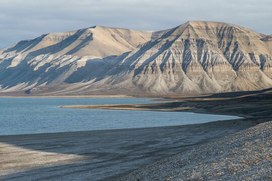 Mountains and tundra, Kapp Wijk, Spitsbergen, Svalbard, Norway, Europe