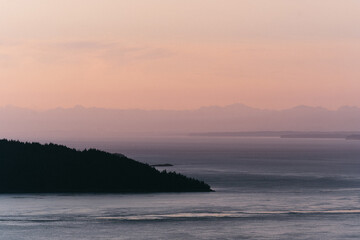 Obraz premium Sunset from Eagle Cliff on Cypress Island in the San Juan Islands in Northwest Washington