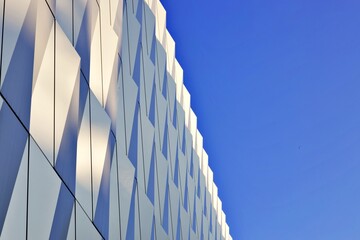 Moderne Gebäudefassade © Peter