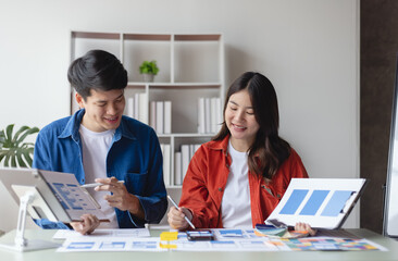 Obraz premium Business teamwork and working with UX developer and UI designer at table in modern office. Creative and development agency concept.