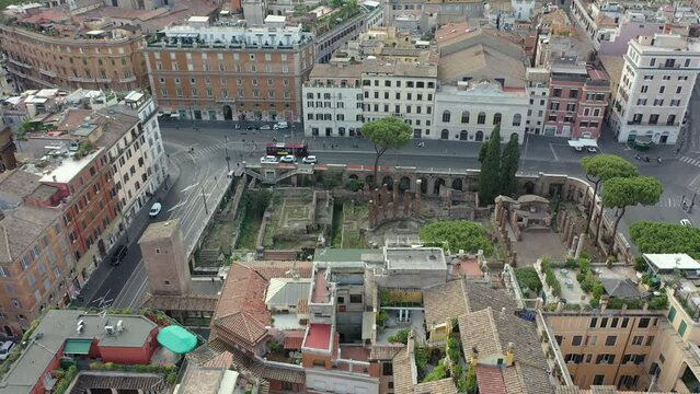 Il Templi Romani a Largo di Torre Argentina. Roma, Italia
Vista aerea della piazza e degli scavi archeologici.