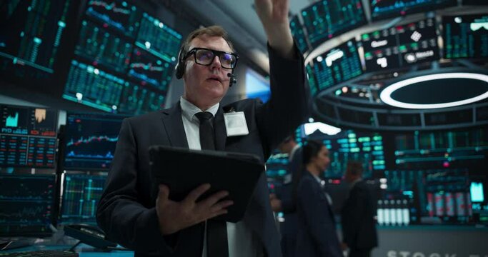 Stock Exchange Professional Communicating in an Open Outcry Method on a Trading Floor. Stylish Man Shouting and Using Hand Signals to Transfer Information About Buy and Sell Orders to Broker