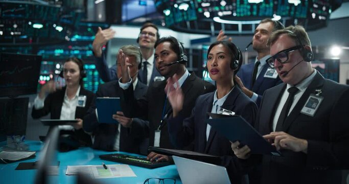 Diverse Stock Exchange Professionals Communicating in an Open Outcry Method on a Trading Floor. Men and Female Shouting and Using Hand Signals to Transfer Information About Buy and Sell Orders