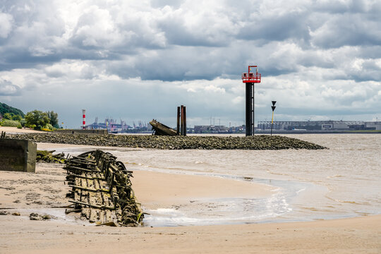 View of the Falkensteiner Ufer and the Polstjernan shipwreck. Historical sight on the Elbe near Hamburg.