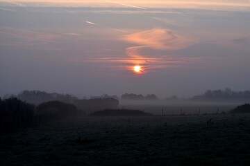 lever de soleil sur la campagne