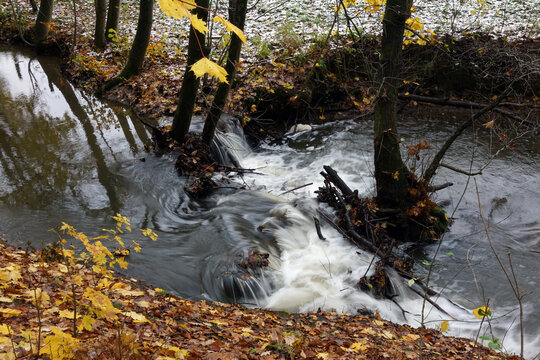 Viel Wasser nach starken Regenf&auml;llen im Elsebach bei Ergste, Schwerte, NRW