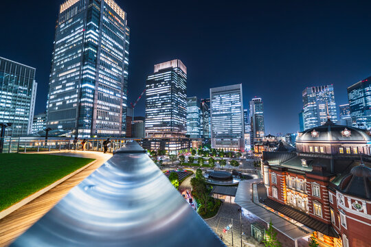 屋上庭園「KITTEガーデン」から見る東京駅の都市夜景【東京都・千代田区】　
Illuminated night view of Tokyo Station - Tokyo, Japan