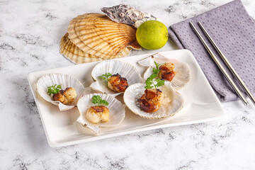 Grilled scallops shell with butter