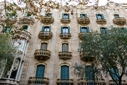 Facade of old apartment buildings in el Eixample, Barcelona, Catalonia, Spain, Europe