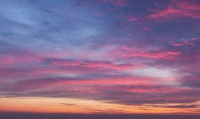 Naklejka premium Beautiful dramatic scenic after sunset sky background after sunset
