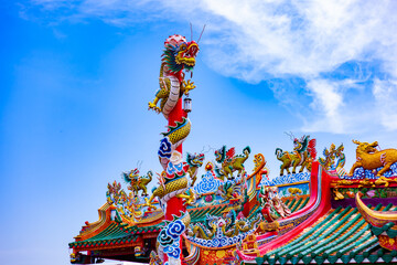 Fototapeta premium chinese dragon statue in temple