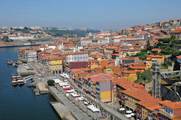 Fototapeta na wymiar Portugal, the old historical houses in Porto