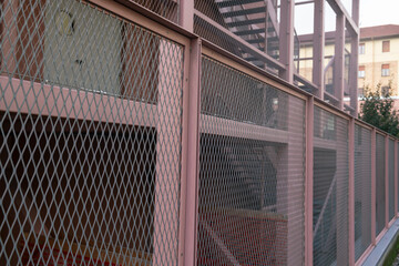 wire mesh, building construction detail, steel frame building, school complex, campus