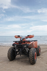 Obraz premium ATV Parked at seashore on clean beach with beautiful skies