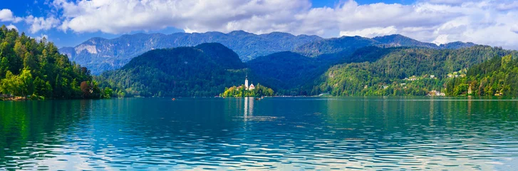 Gardinen One of the most beautiful lakes of Europe - lake Bled in Slovenia. panoramic view with island and the church © Freesurf