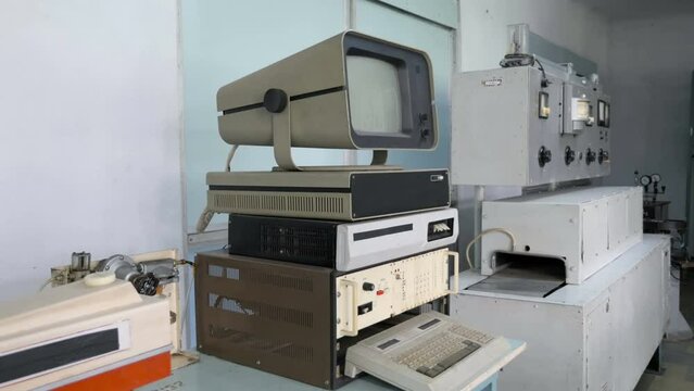 Old Computer With Crt Monitor With Keyboard In Research Center
