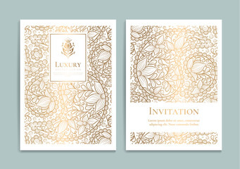 White and gold luxury invitation card design with vector ornament pattern. Vintage template. Can be used for background and wallpaper. Elegant and classic vector elements great for decoration. - obrazy, fototapety, plakaty