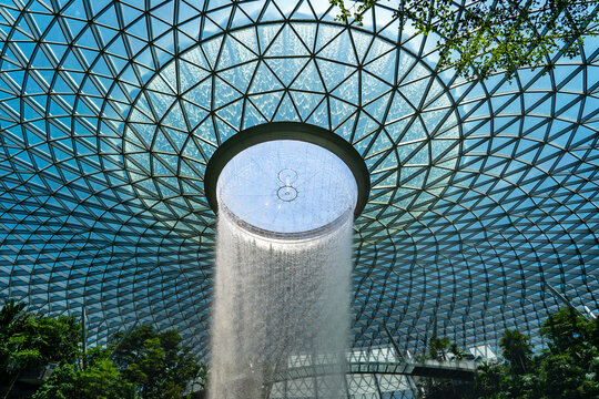 Jewel Changi Airport Waterfall is the largest indoor waterfall in the world, Singapore Changi Airport