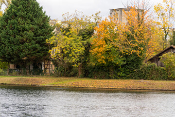 le paysage en automne &agrave; Strasbourg parc Orangerie