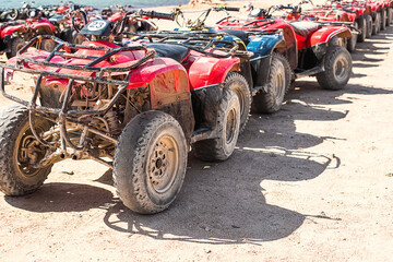 Obraz premium Red quads stand in a row on the shore of the Red Sea. Dahab, Egypt.