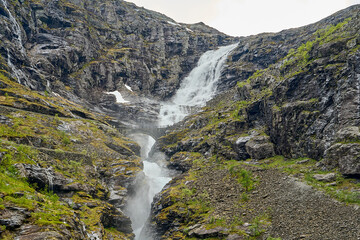 Fototapeta na wymiar waterfall along the narrow mountain road at the Trollstigen