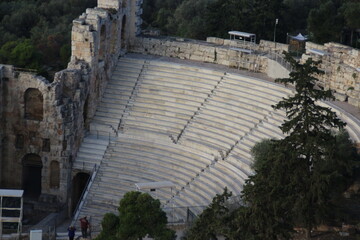 ode&oacute;n de herodes &aacute;tico