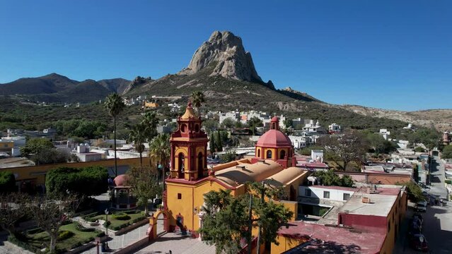 Aerial view of Pe&ntilde;a de Bernal and the Parroquia de San Sebasti&aacute;n Bernal