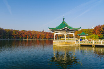 Naklejka premium Late autumn scenery of Wuhan East Lake Scenic Area